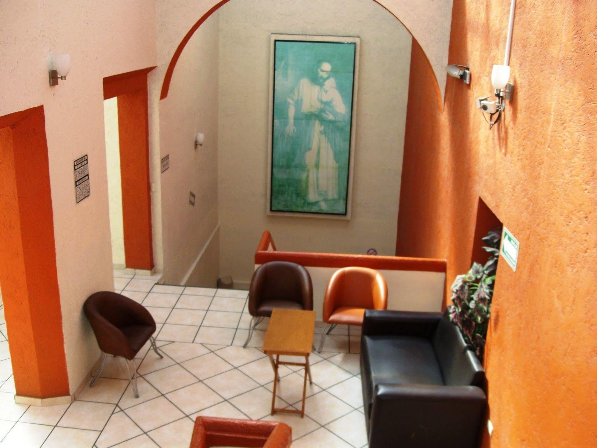 Hotel Casa De Oración San José 3*